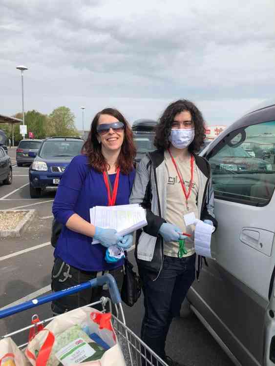 Volunteers Tracey and her son Azra Volunteers Tracey and her son Azra