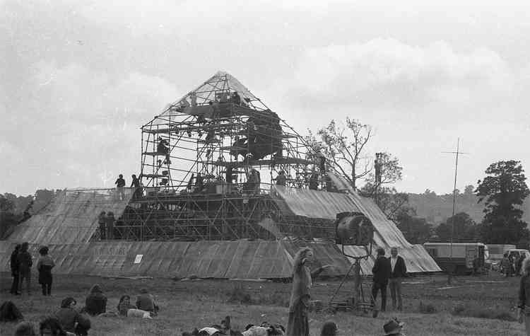 Pyramid Stage 1971 (Photo: Peter Ball/V&A)