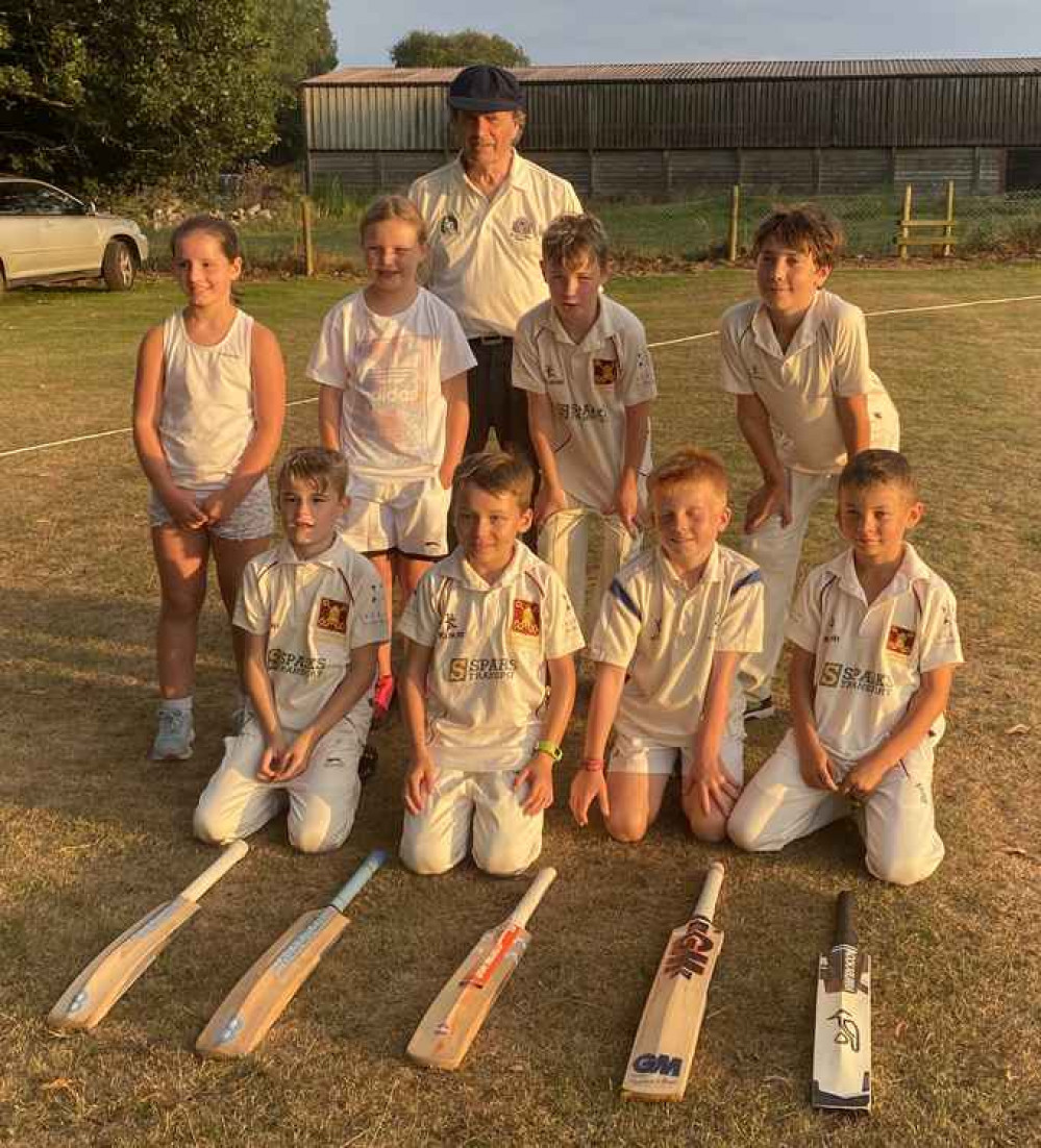 U10 winning team vs Compton House. Back row: Chris Twort (manager). Middle row: Emma Champion, Isobel Newman, Joshua Fairey and Seb Guthrie. Front row: Harley Fairey, Toby Wong, Jamie Glover and Ruben Pembleton