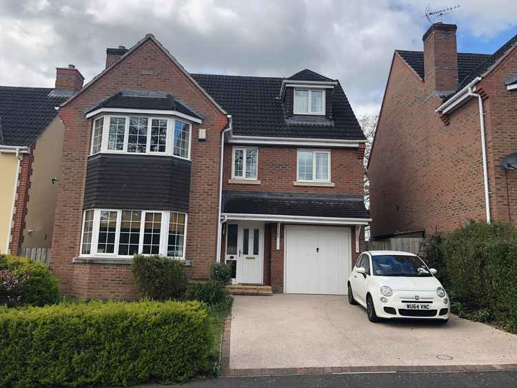 Five-bedroom detached home in Porch Close