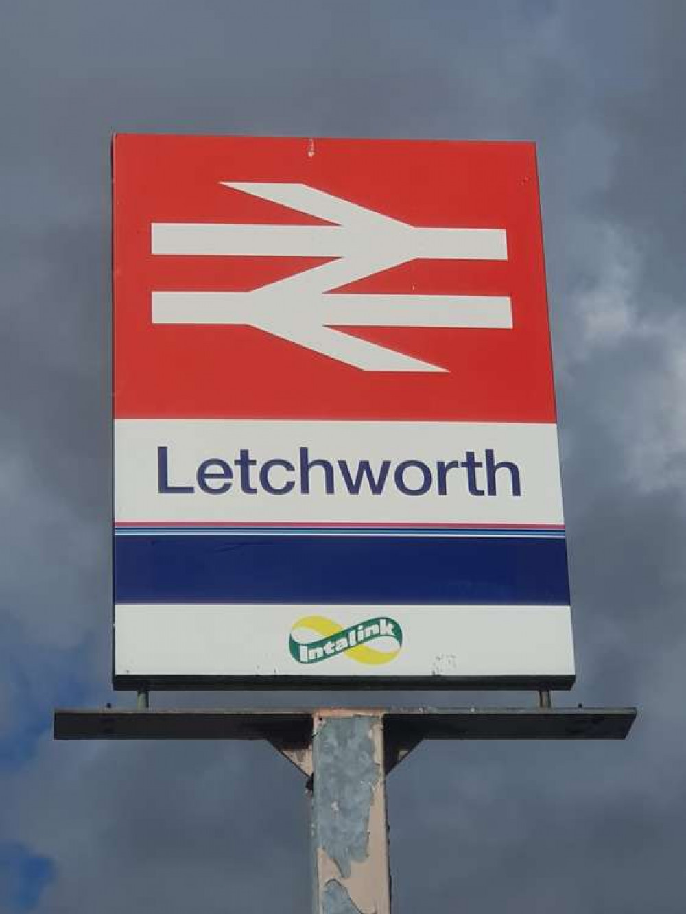 Letchworth: Herts health supremo urges people to work from home despite many people from our town having to commute. CREDIT: @LetchworthNub