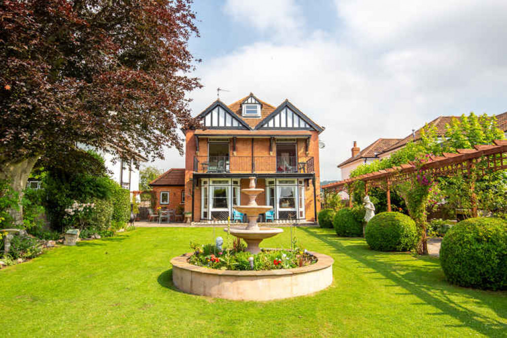 Seven-bedroom, detached home in Portway