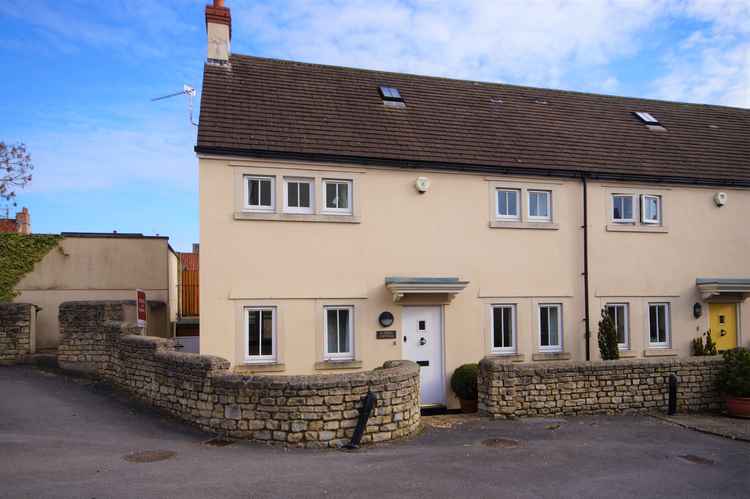 Four-bedroom cottage in Deans Place