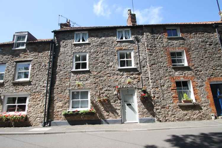 Four-bedroom townhouse in Silver Street Four-bedroom townhouse in Silver Street