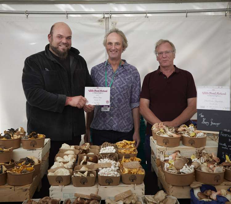 Charlie Bigham presented Dan Massey, The Happy Forager, with the Best in Show Award, along with festival director, Jon Abbott