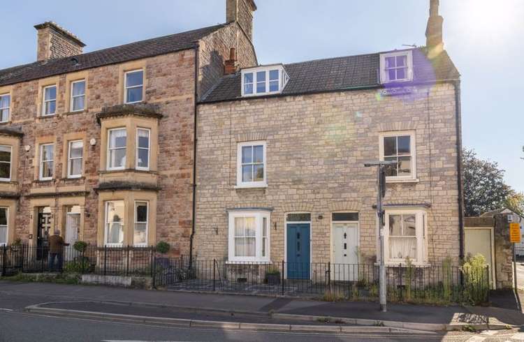 Four-bedroom period house in Chamberlain Street