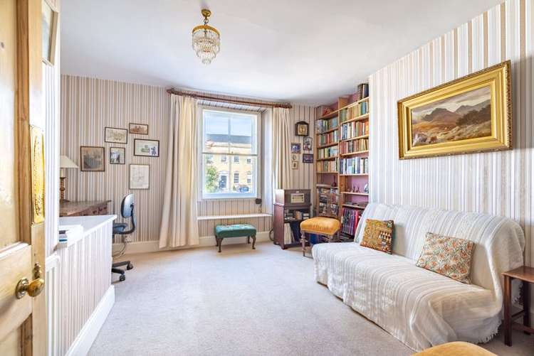 Four-bedroom period house in Chamberlain Street