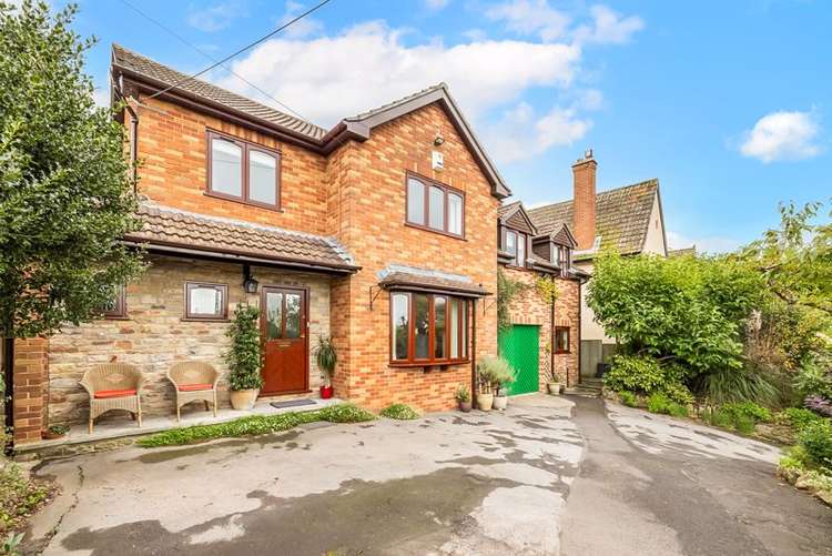 Five-bedroom house in Milton Lane