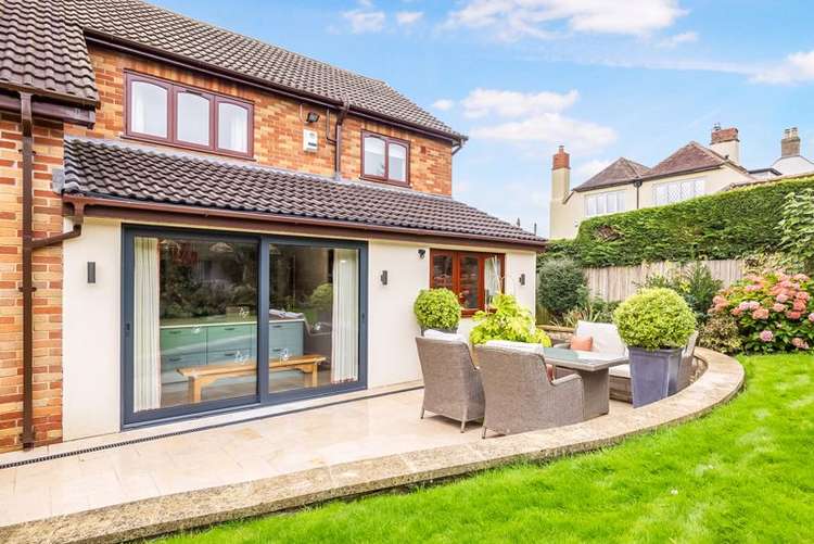 Five-bedroom house in Milton Lane