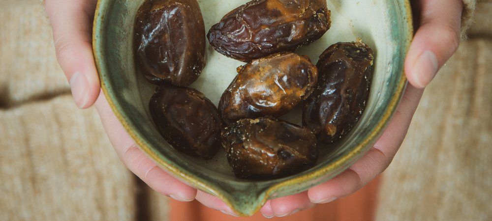 Should Medjool Dates Be A Part Of Your Postpartum Diet?