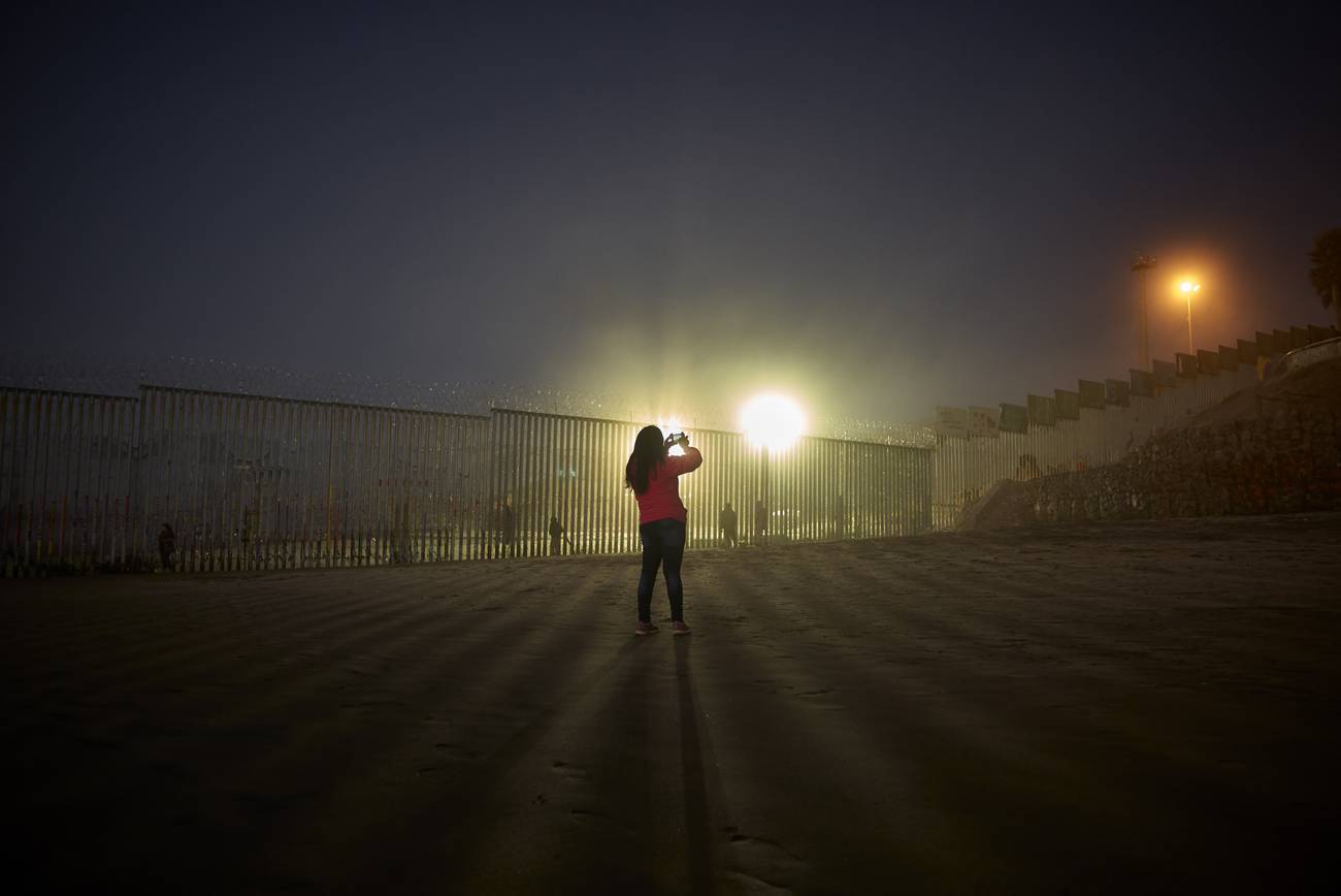 Las fronteras, los muros y sus agujeros