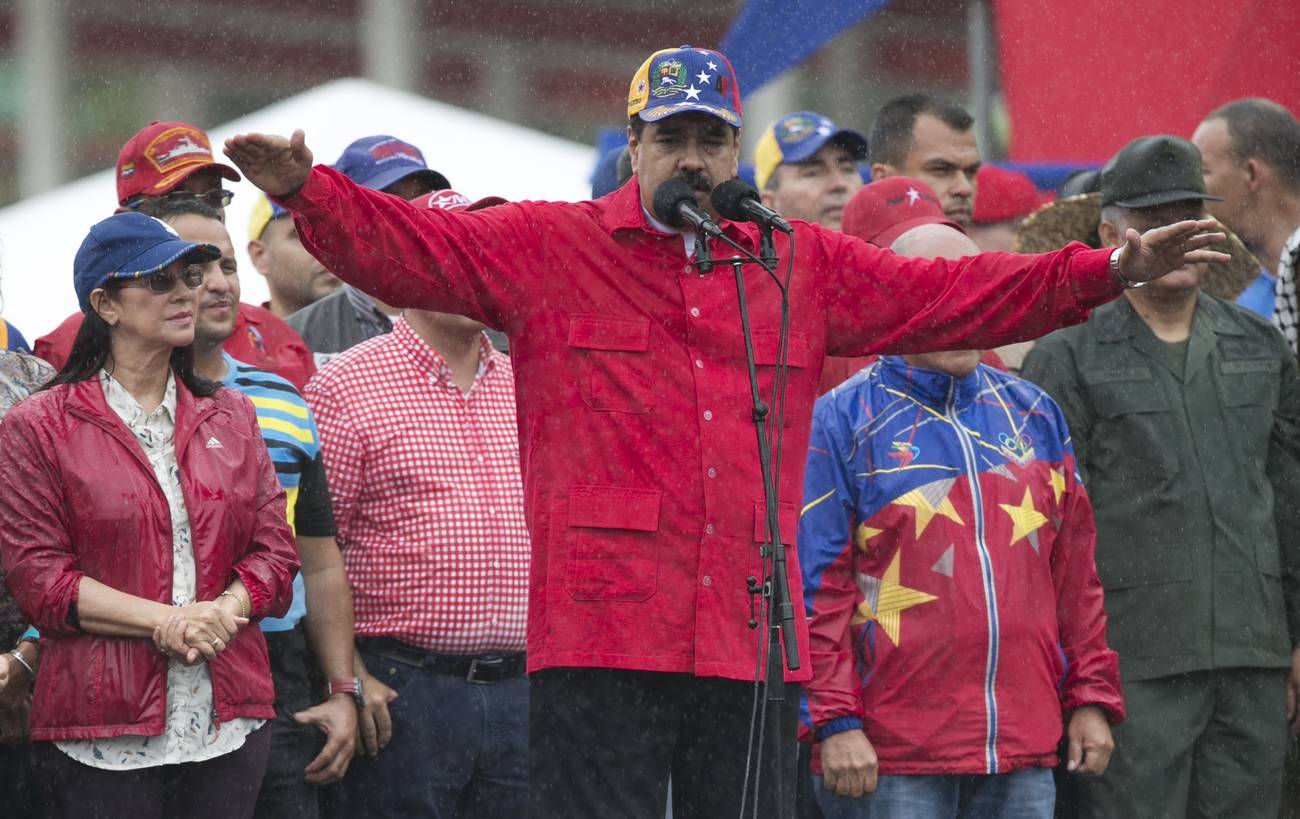 <p>Crónica de un autogolpe</p>