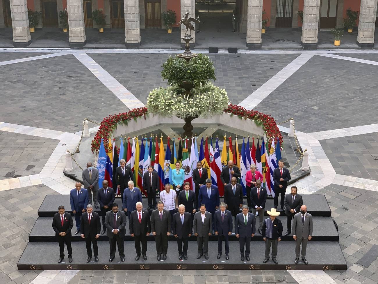 <p>¿Para qué sirve la hermandad latinoamericana?</p>