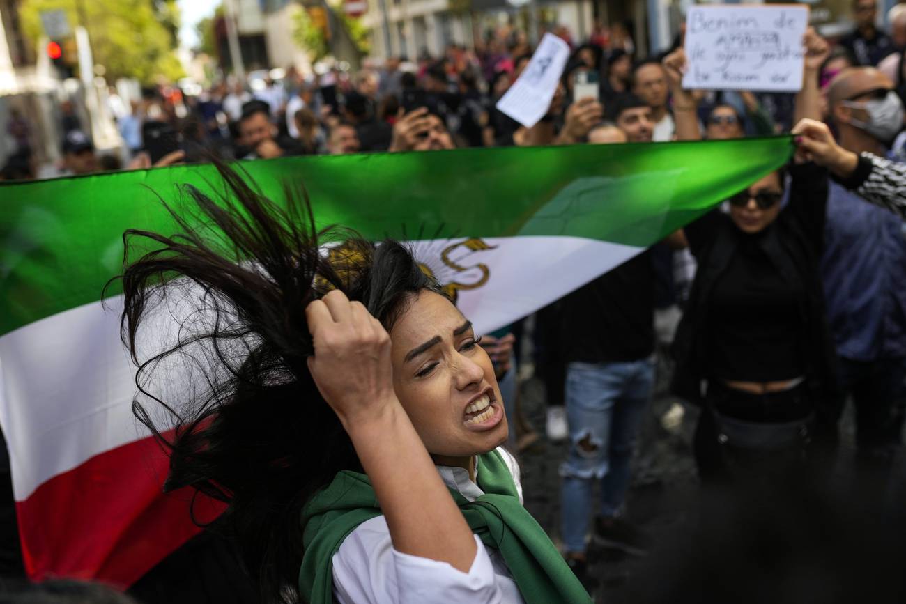 <p>Las mujeres desafían al régimen de Irán</p>