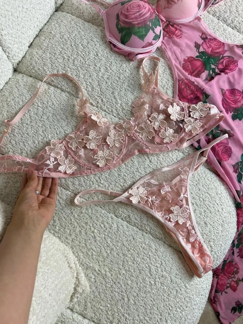 Ensemble rose a fleurs