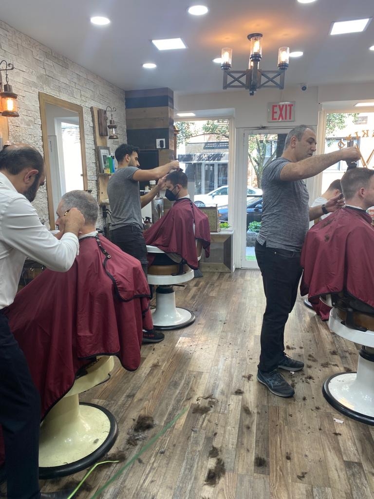 What are some popular haircuts for men in Midtown?