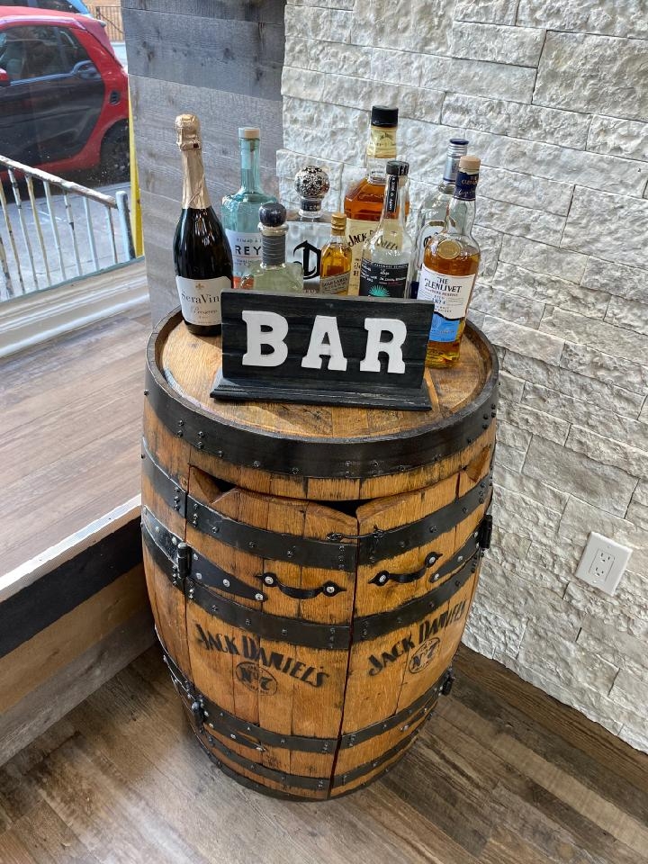 How does the Riverside Razor Royalty contribute to sustainability and eco-friendly practices in the shaving industry?