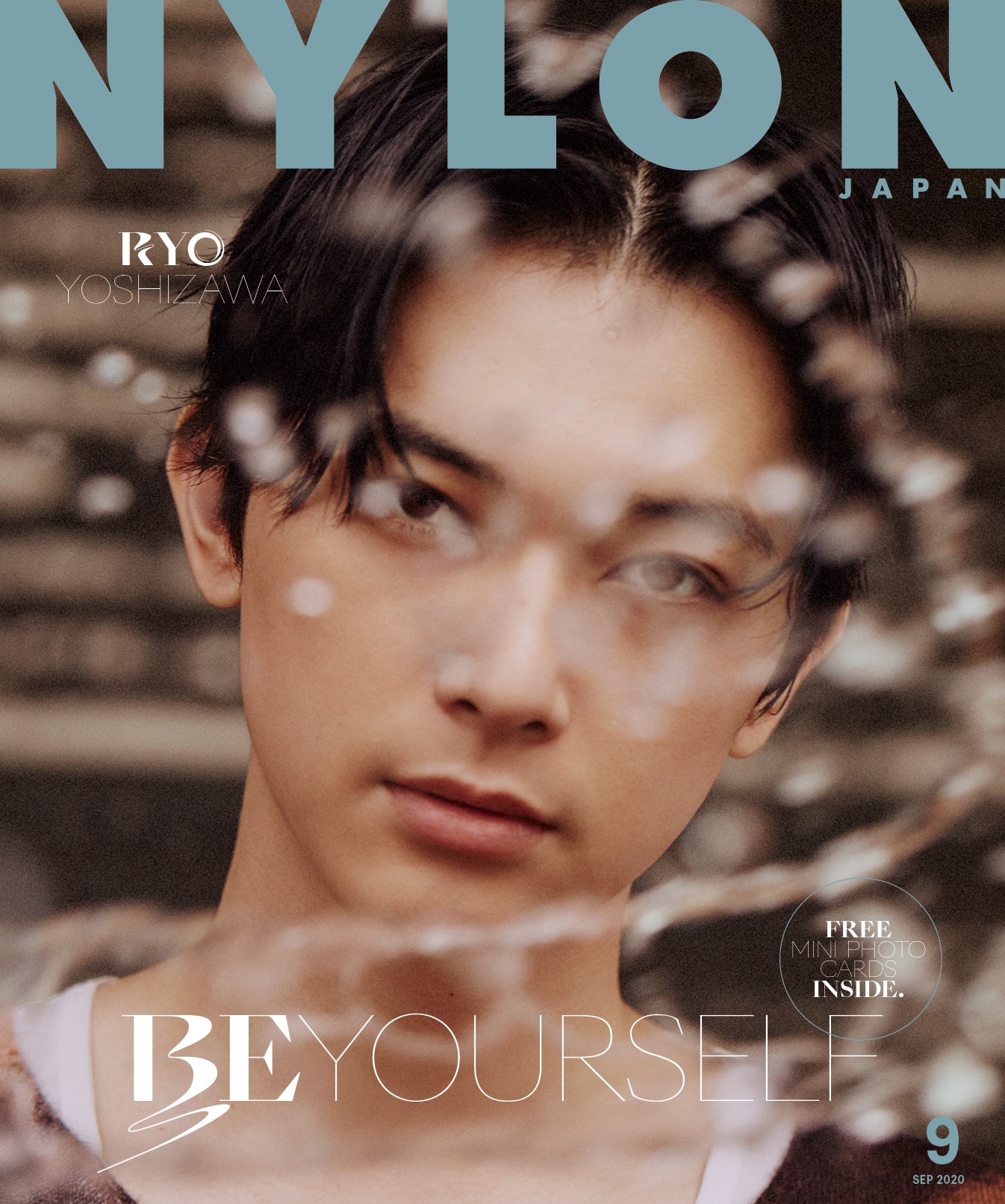 FASHION] NYLON JAPAN読者待望の《吉沢亮》がW表紙で登場！ スマホや