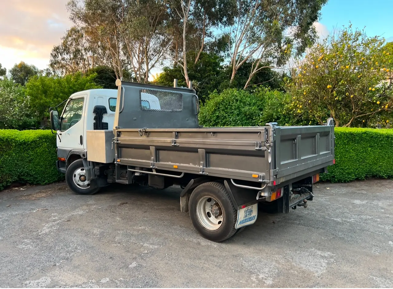 Canter side tipper (1 of 8)