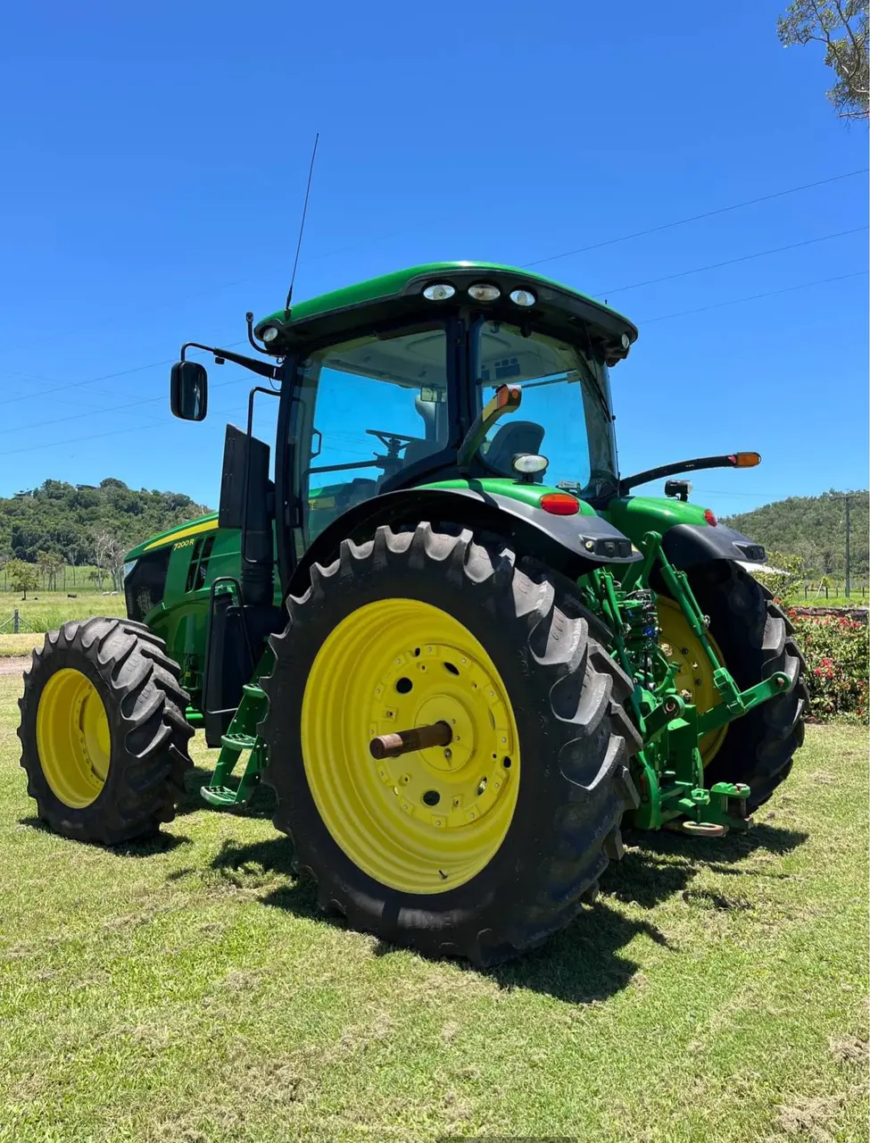 John Deere 7200R FWA Tractor (3 of 11)