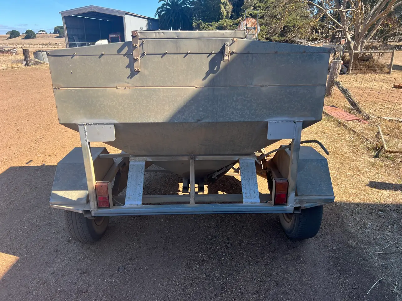 sheep feed grain trailer (2 of 2)
