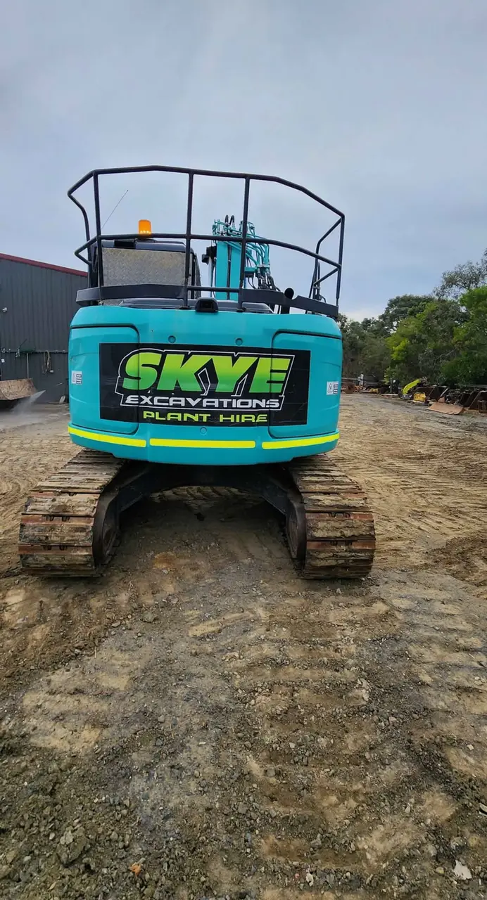 Kobelco Excavator SK 135-3 (4 of 9)