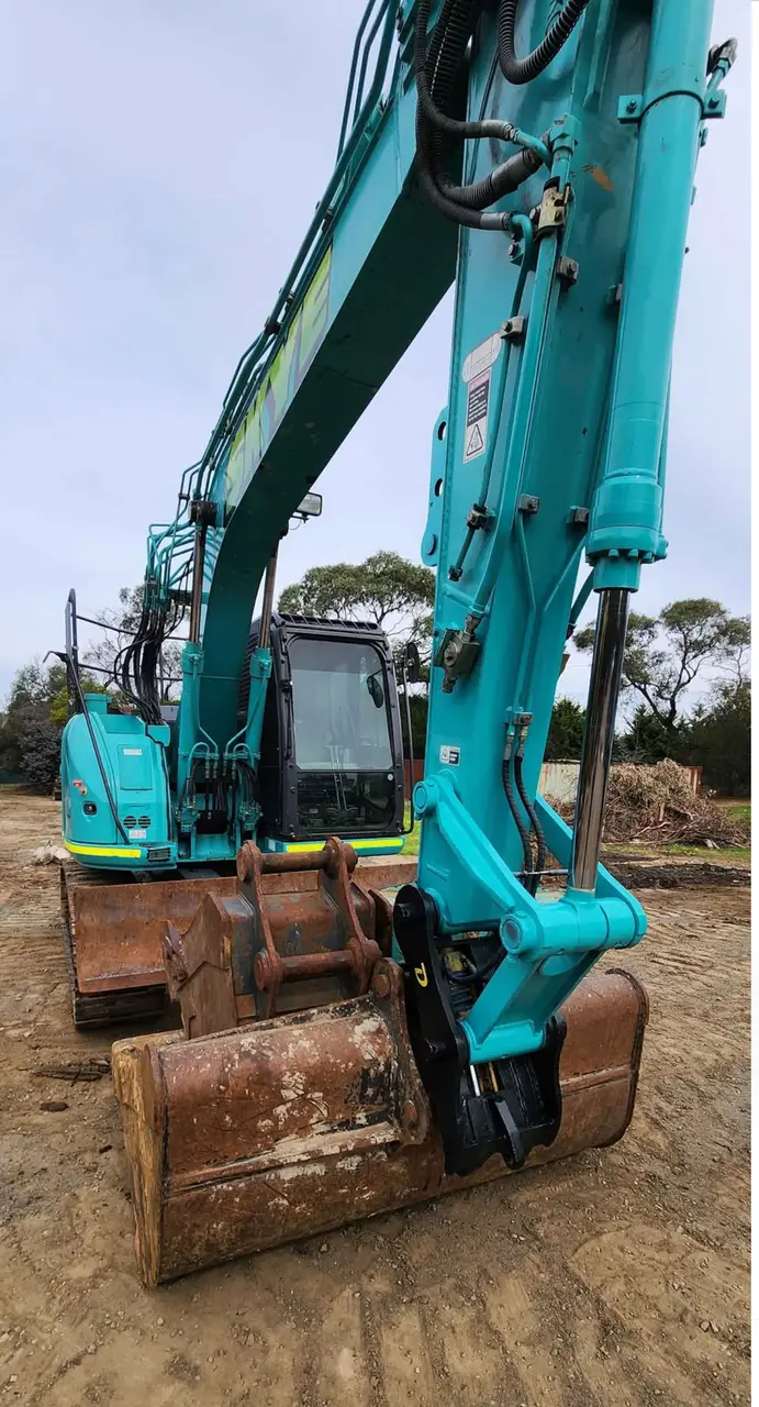 Kobelco Excavator SK 135-3 (2 of 9)