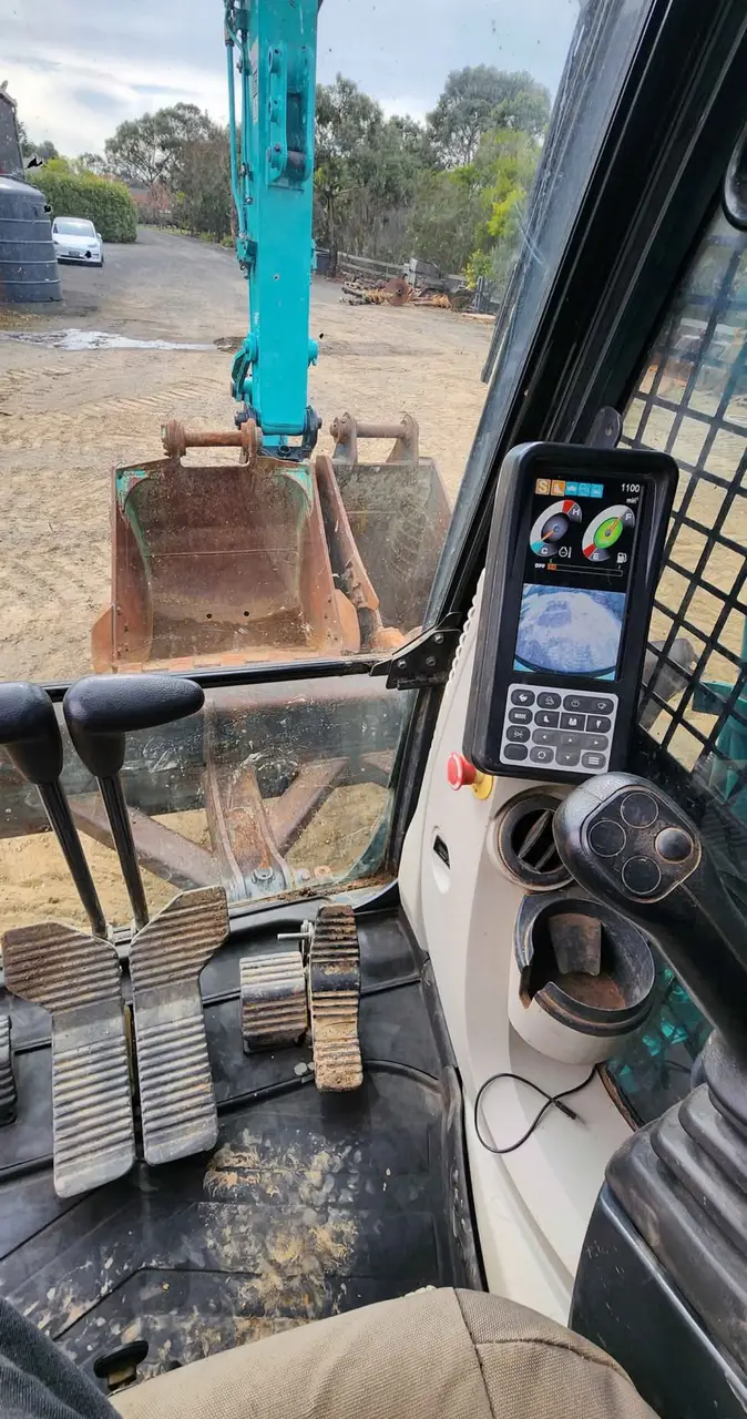 Kobelco Excavator SK 135-3 (6 of 9)
