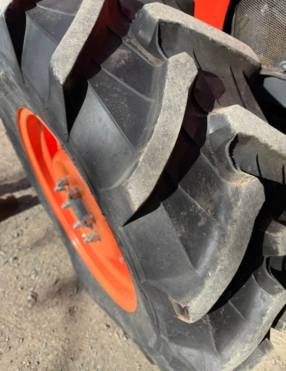 Kubota m100gx (10 of 14)