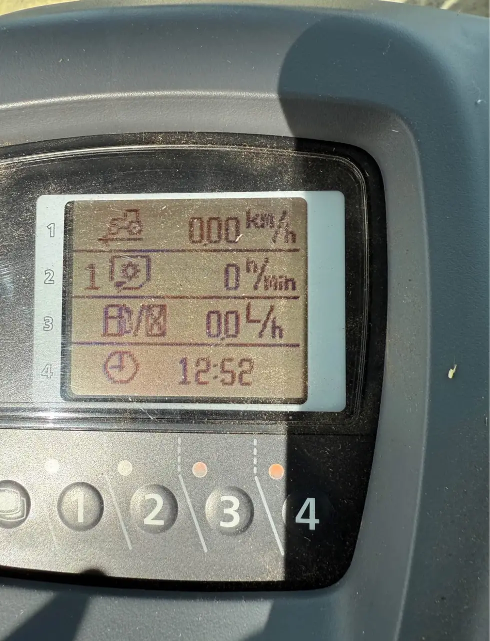 Kubota m100gx (11 of 14)