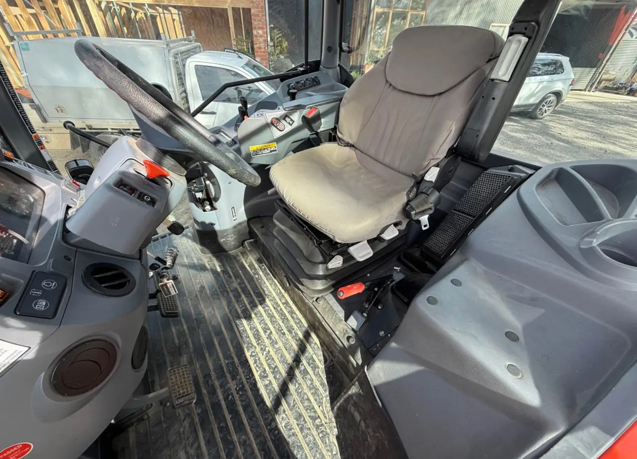 Kubota m100gx (13 of 14)