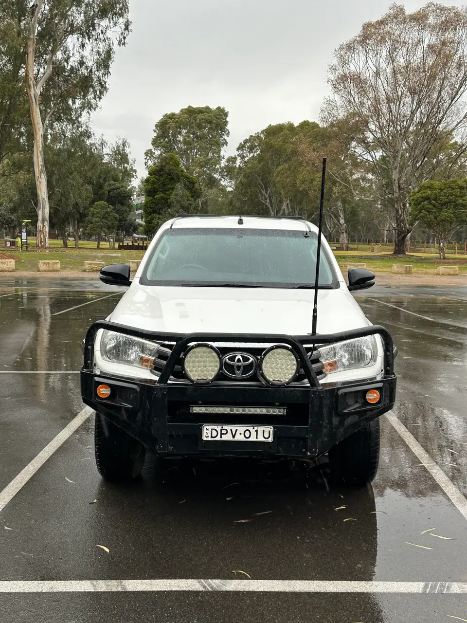 2017 Toyota Hilux SR (22 of 25)