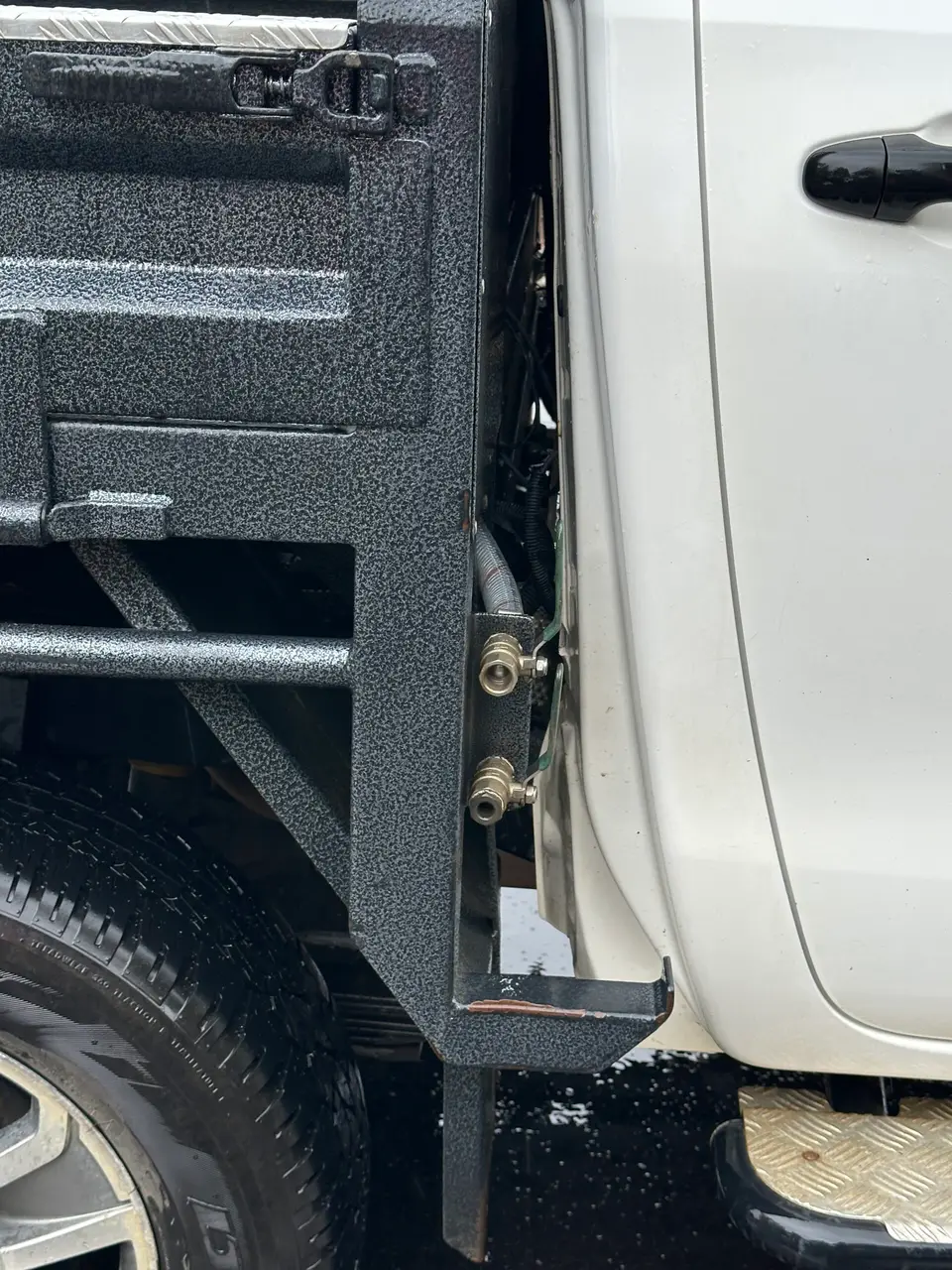 2017 Toyota Hilux SR (19 of 25)