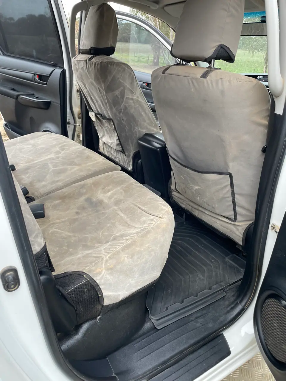 2017 Toyota Hilux SR (2 of 25)