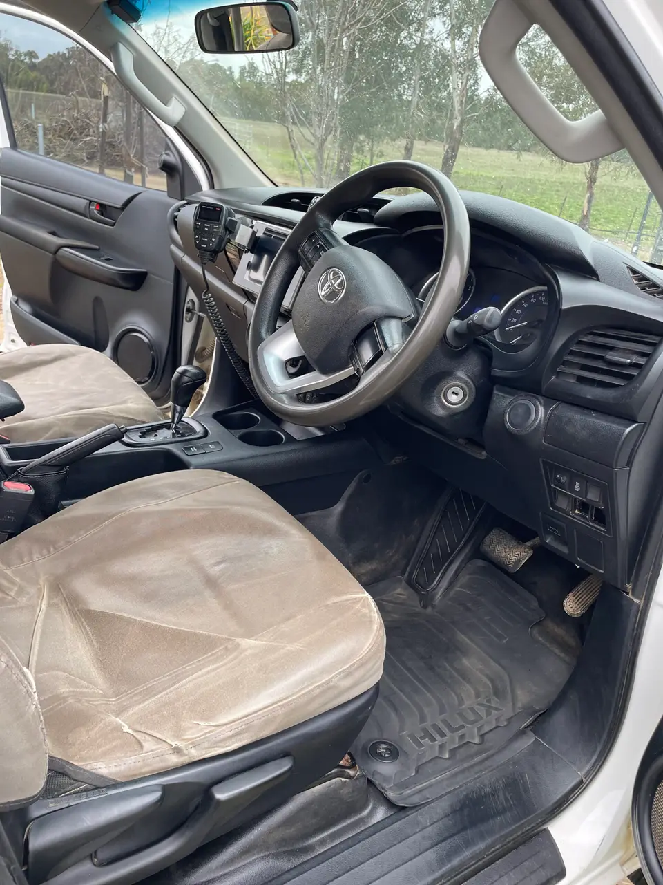2017 Toyota Hilux SR (3 of 25)