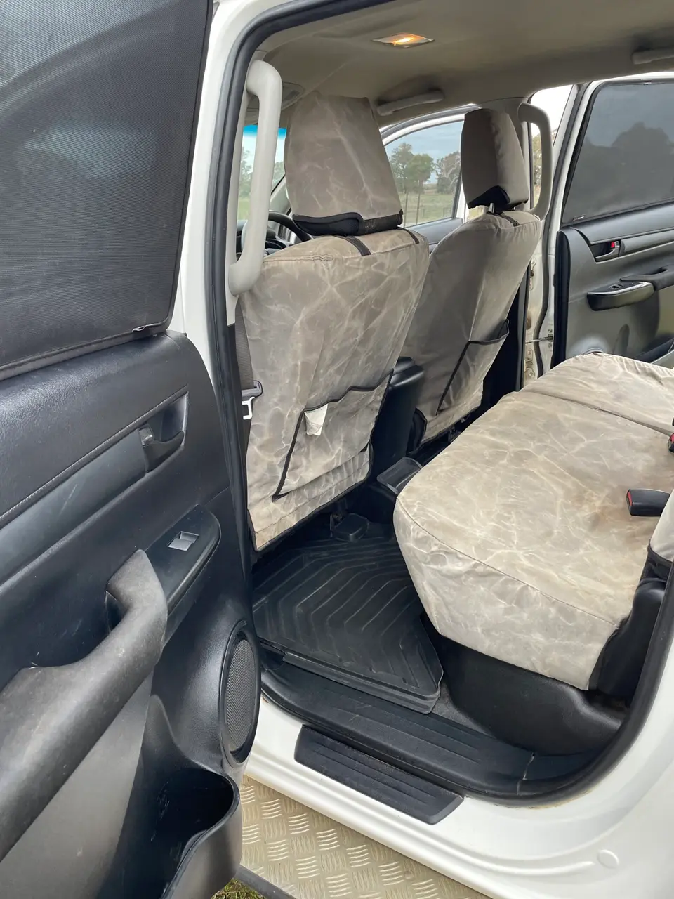2017 Toyota Hilux SR (4 of 25)