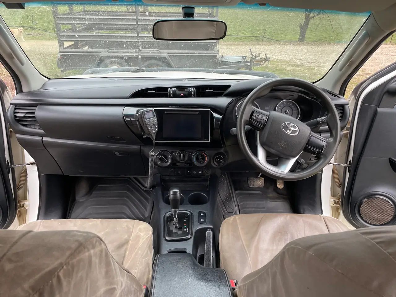 2017 Toyota Hilux SR (5 of 25)