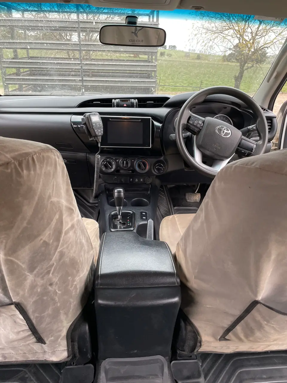 2017 Toyota Hilux SR (7 of 25)