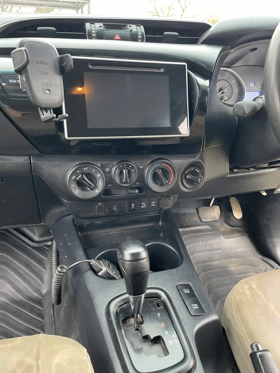 2017 Toyota Hilux SR (11 of 25)