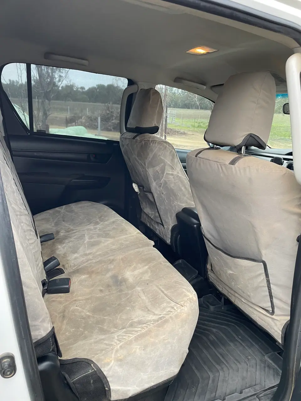 2017 Toyota Hilux SR (12 of 25)