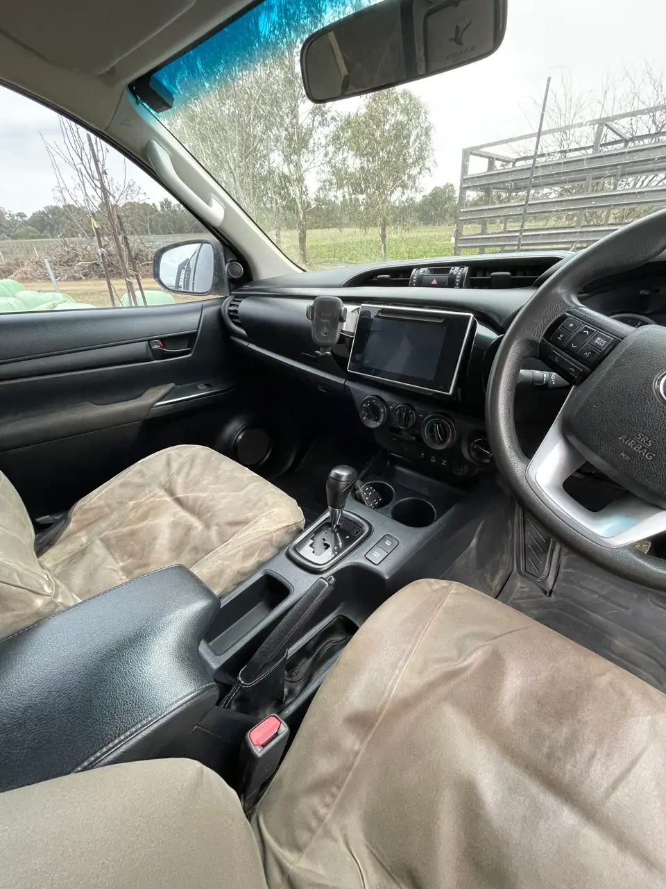2017 Toyota Hilux SR (13 of 25)