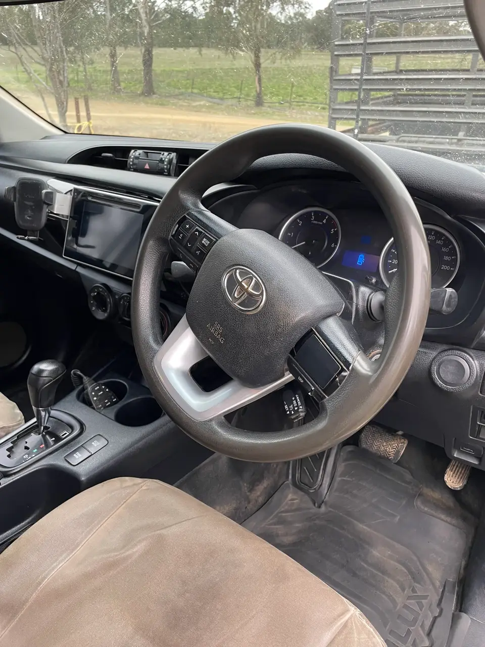 2017 Toyota Hilux SR (15 of 25)