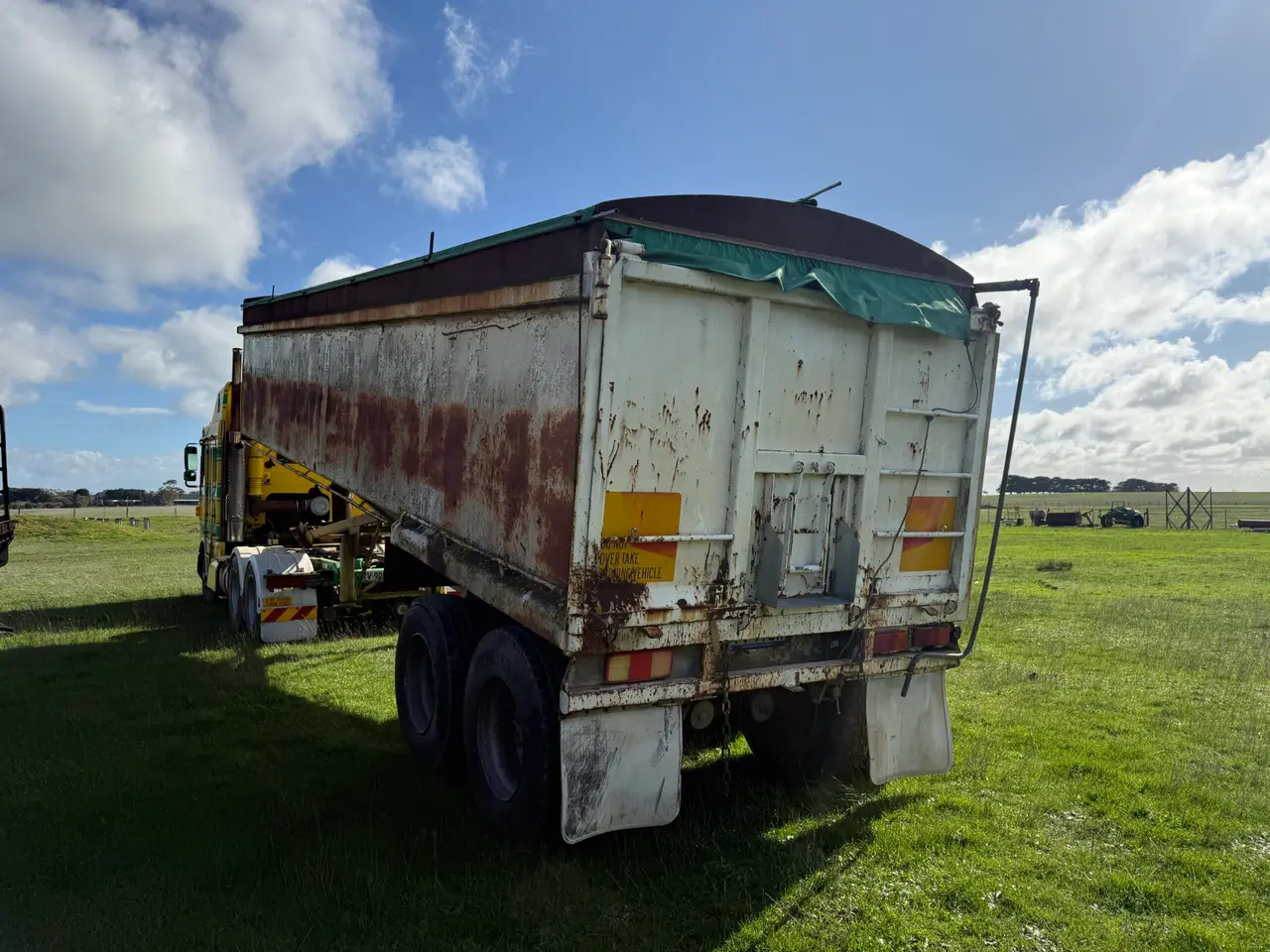 1997 Kenworth K100G & White Hamelex tipper (6 of 14)