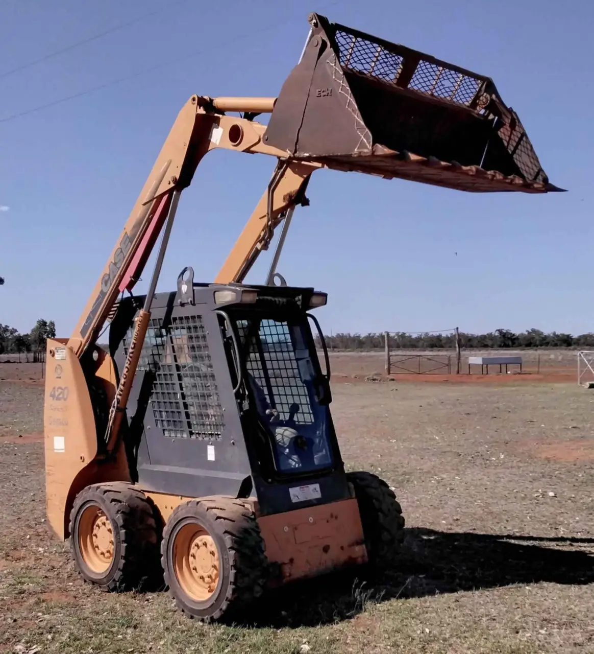 Case 420 Skid Steer (3 of 7)