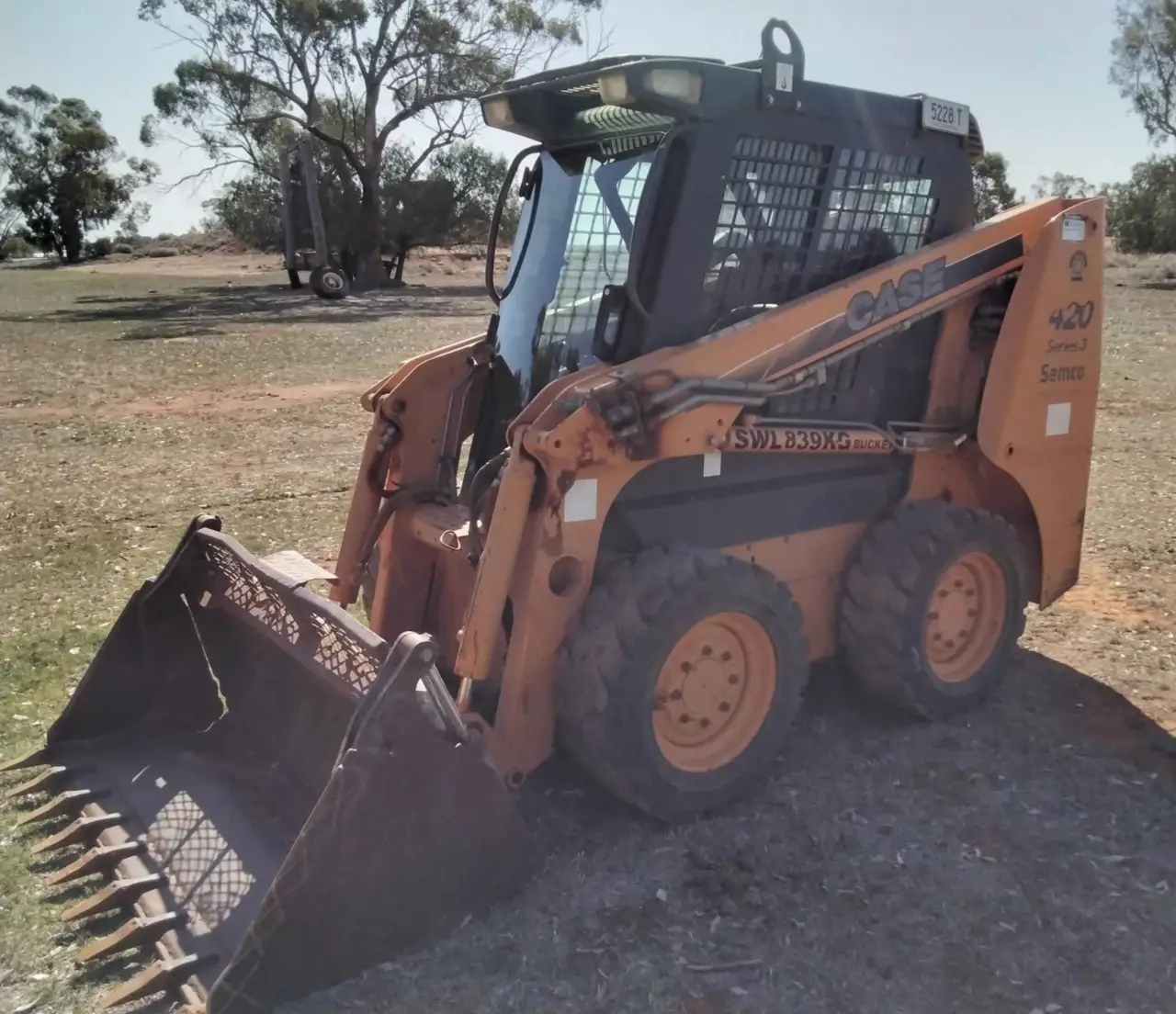 Case 420 Skid Steer (2 of 7)