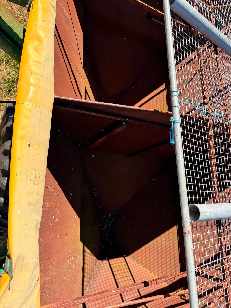 Walsh & Ford 16t grouper bin (5 of 11)