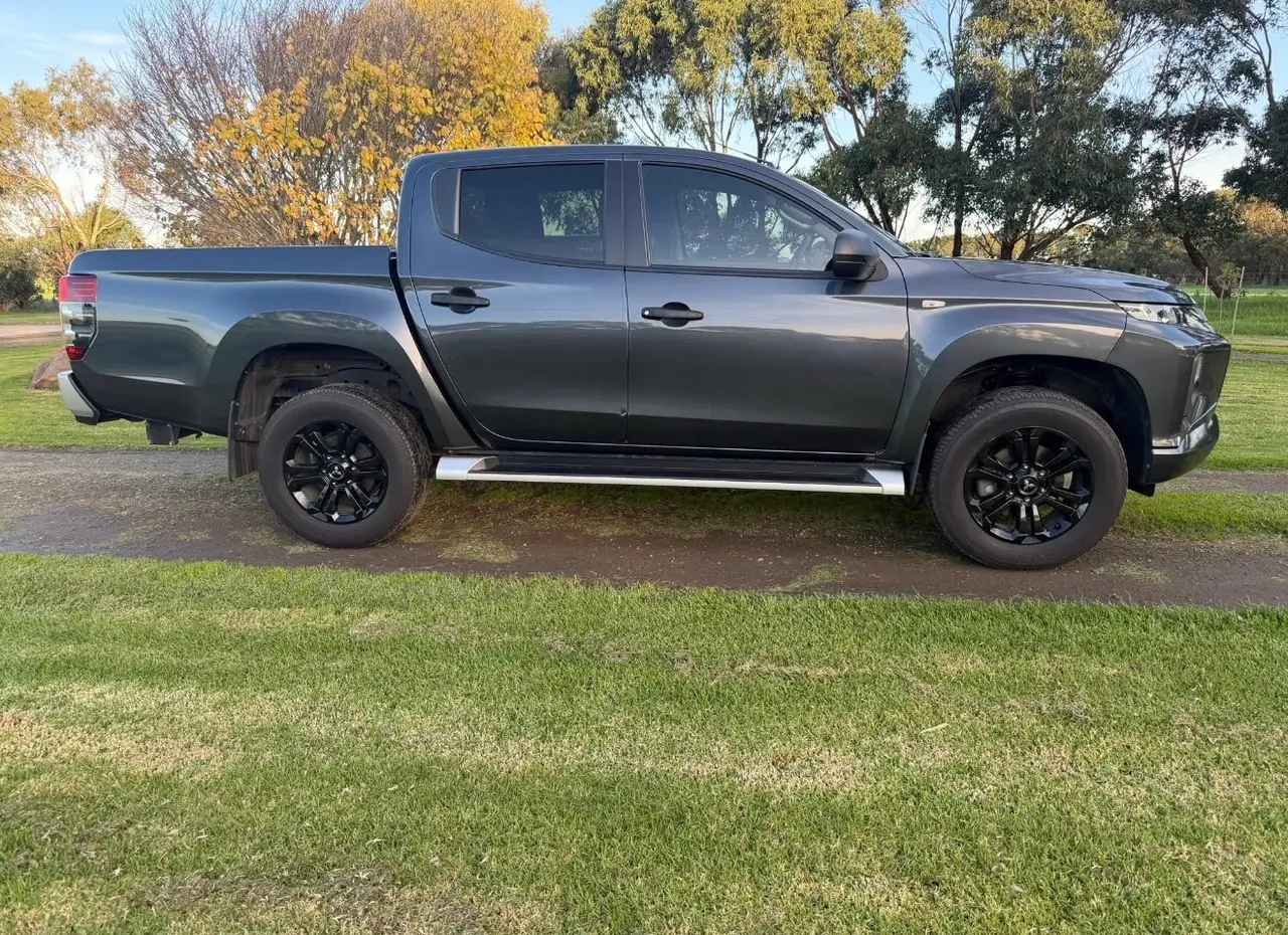 2021 Mitsubishi triton (1 of 6)