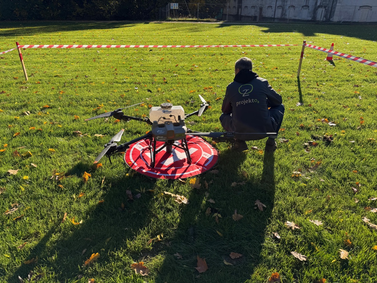 Končarは東から西へ植樹