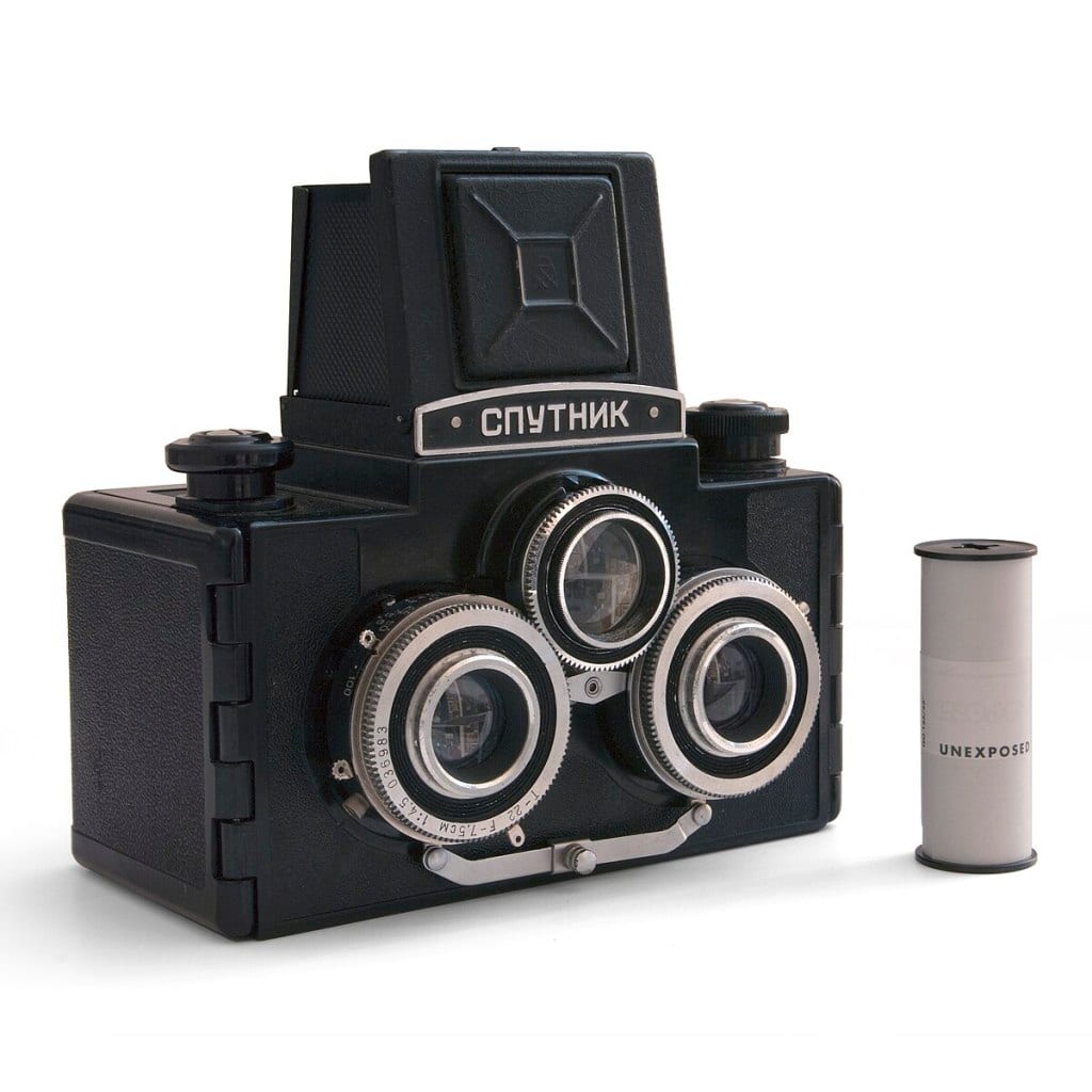 Diagram of two side by side cameras capturing images for the left and right eye to create depth