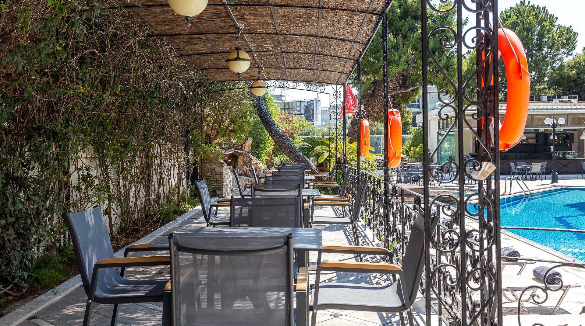 Our outdoors dinning tables where you can enjoy your lunch at the pool